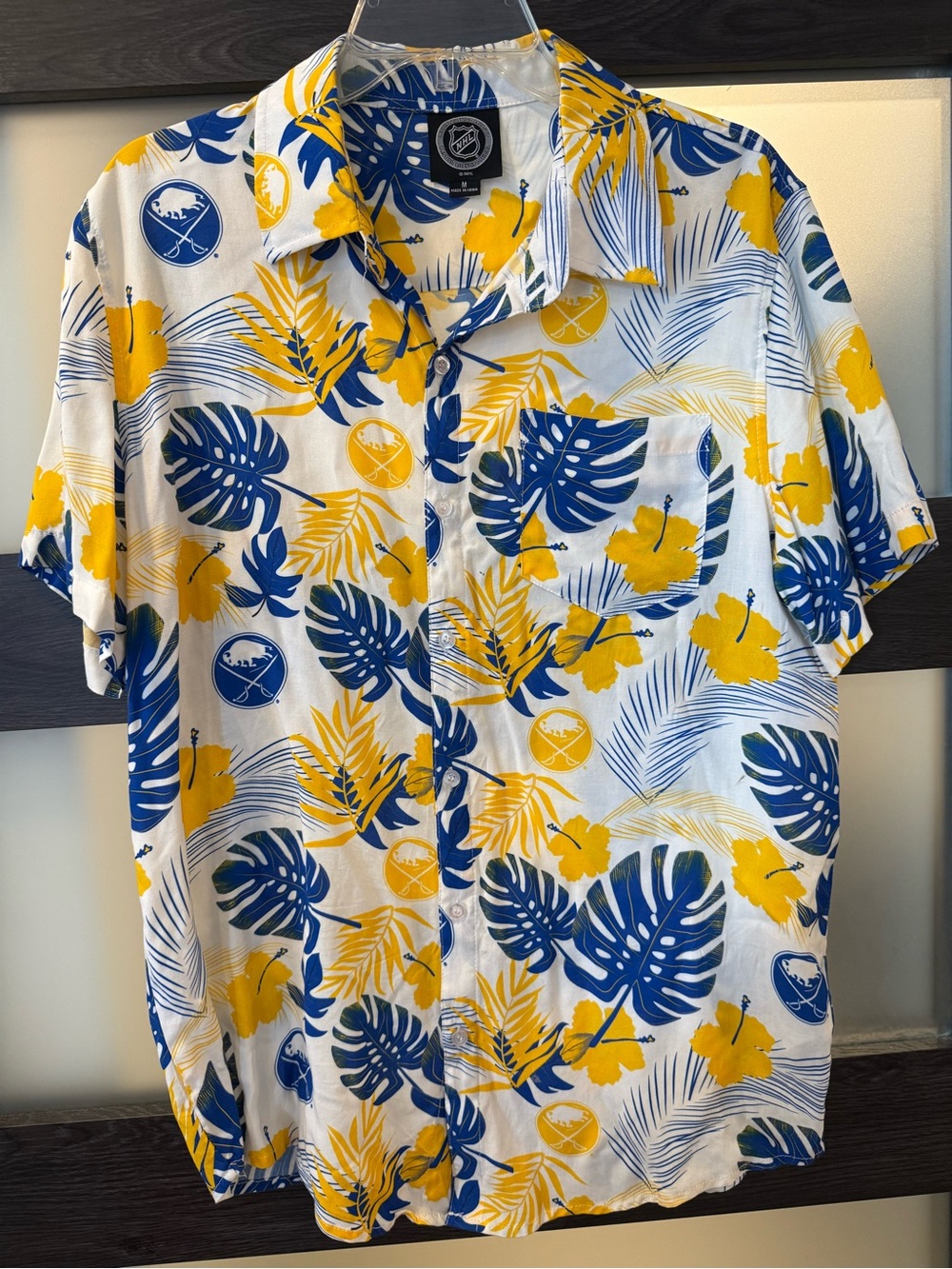 NHL Buffalo Sabres Official Tropical Floral Hawaiian Button-Down Shirt M